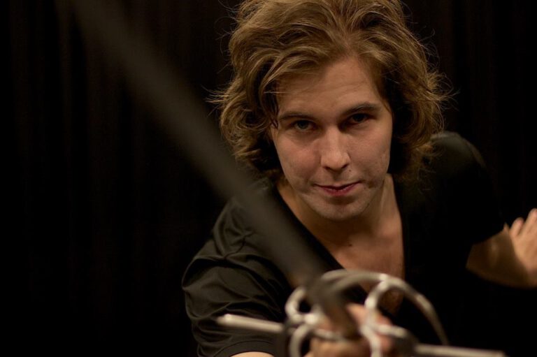 Keskiaikaisten markkinoiden näytelmän ohjaa Juuso-Matias Maijanen