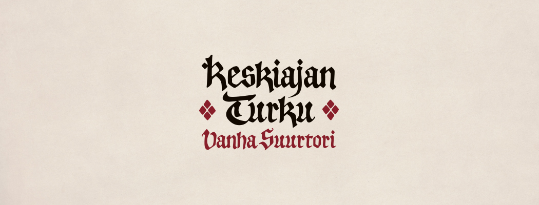 Kuvassa logo, logossa keskiaikaisin kirjaimin Keskiajan Turku, Vanha Suurtori