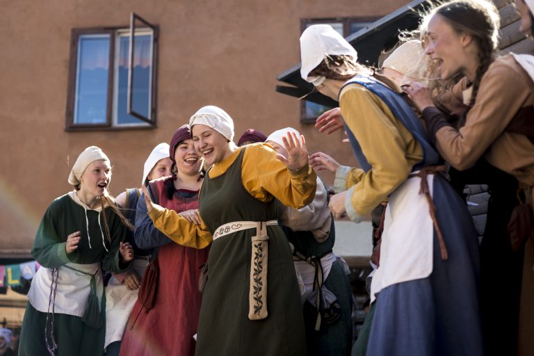 Avoimet pukuharjoitukset Vanhankaupungin juhlassa